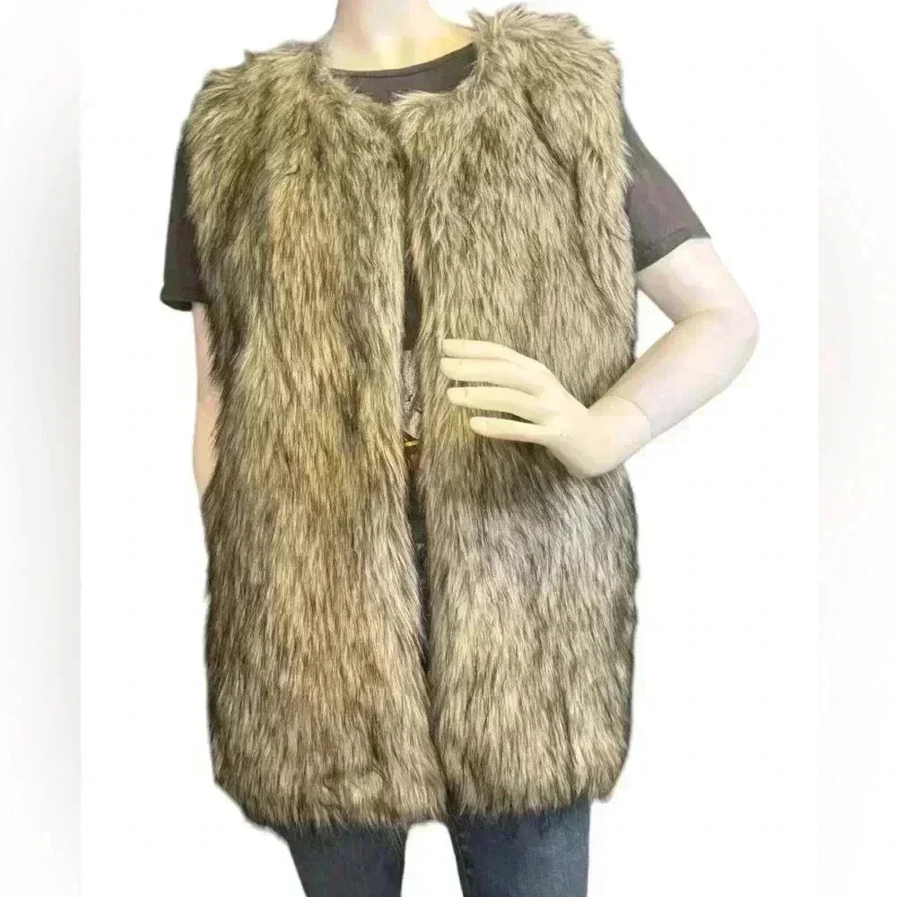 Primark women’s Gray Faux Fur Vest Size L.